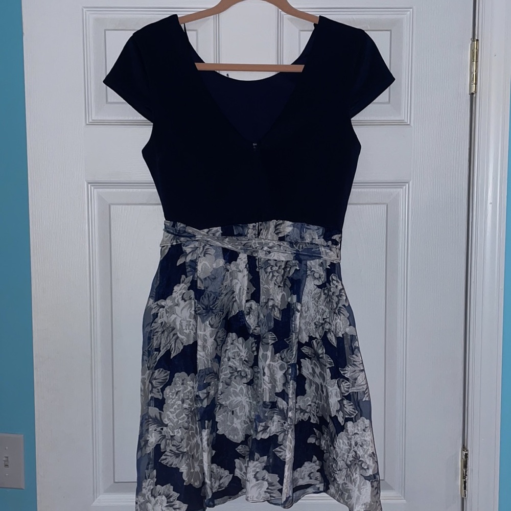 Women’s floral midi dress - Picture 2 of 4